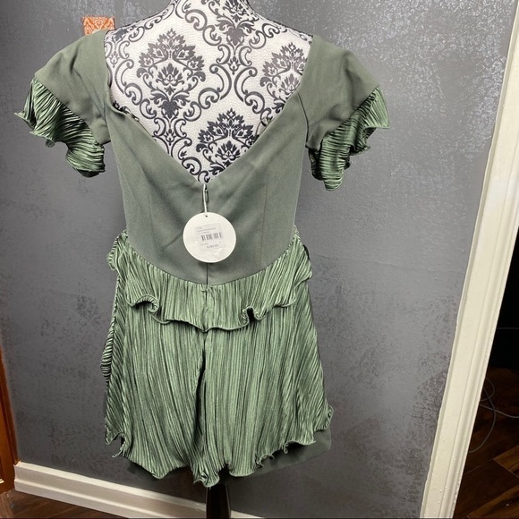 La Maison Talulah Off Shoulder Mini Dress olive green, ruffled, mixed media - Picture 10 of 11